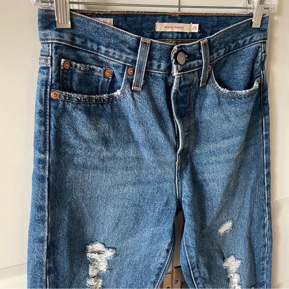 Levi's Wedgie Button Fly Distressed Straight Cropped Jean Size 25 - Picture 3 of 14